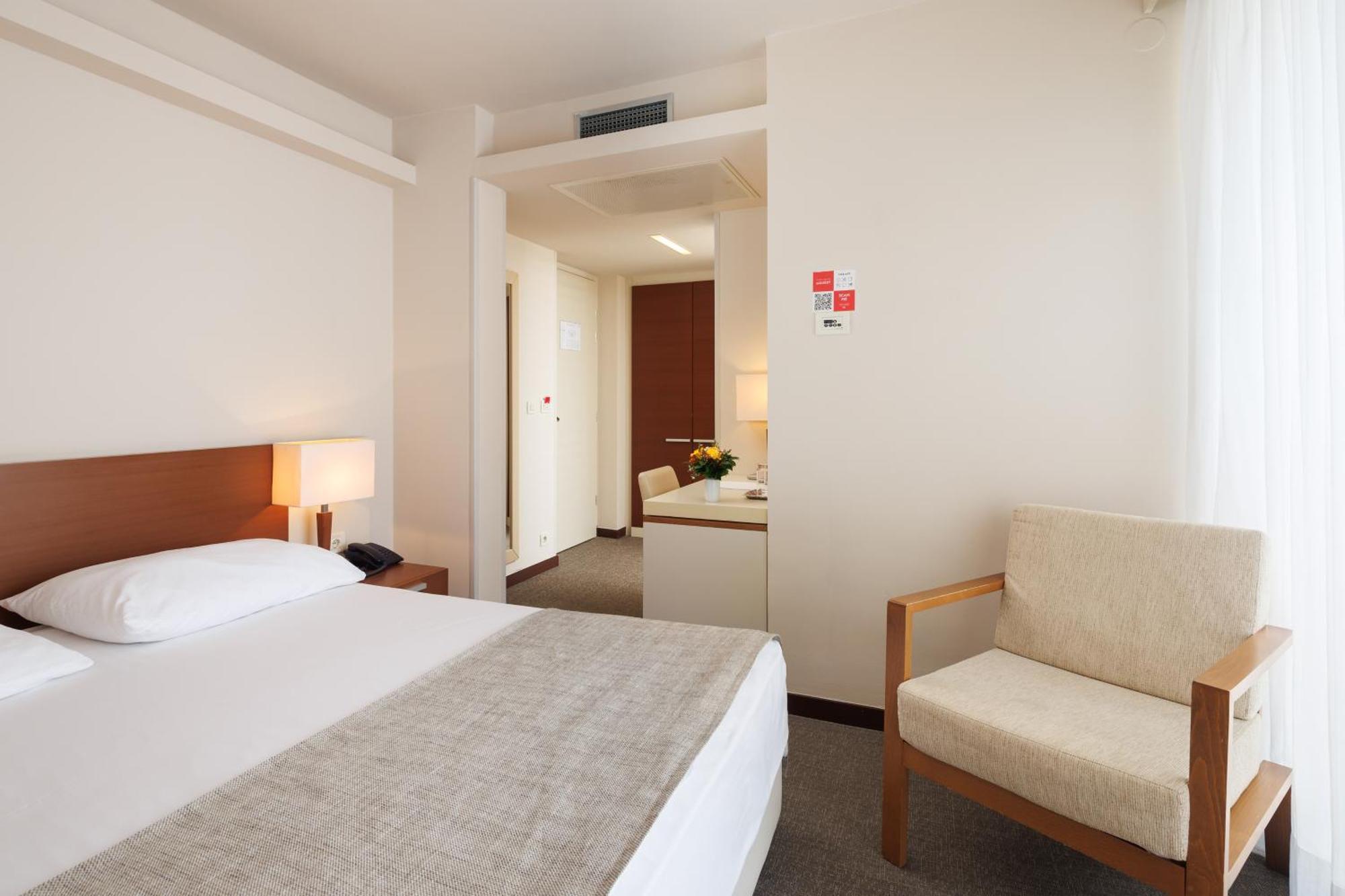 Hotell Albatros Plava Laguna 4*
