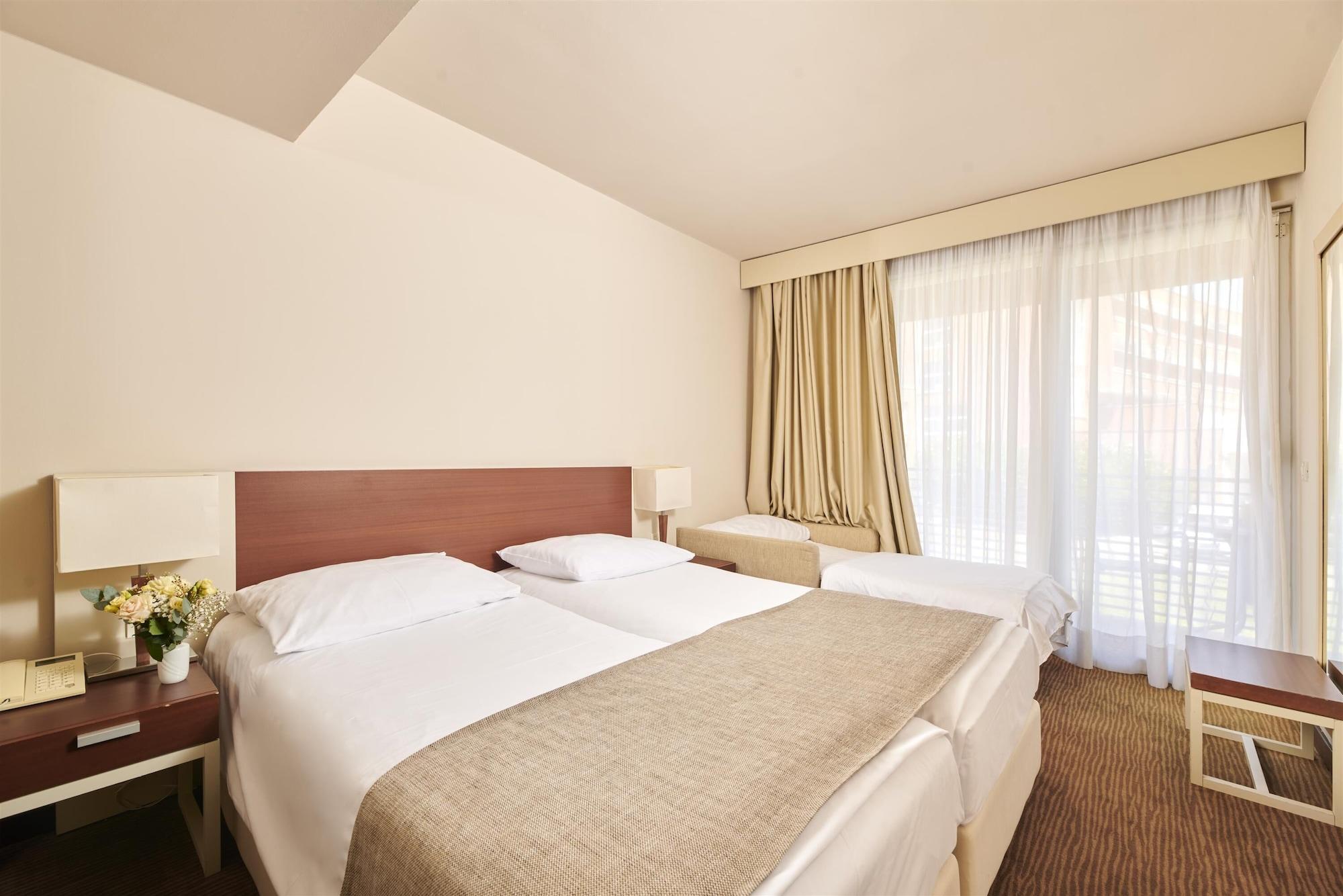 Albatros Plava Laguna Hotel 4*
