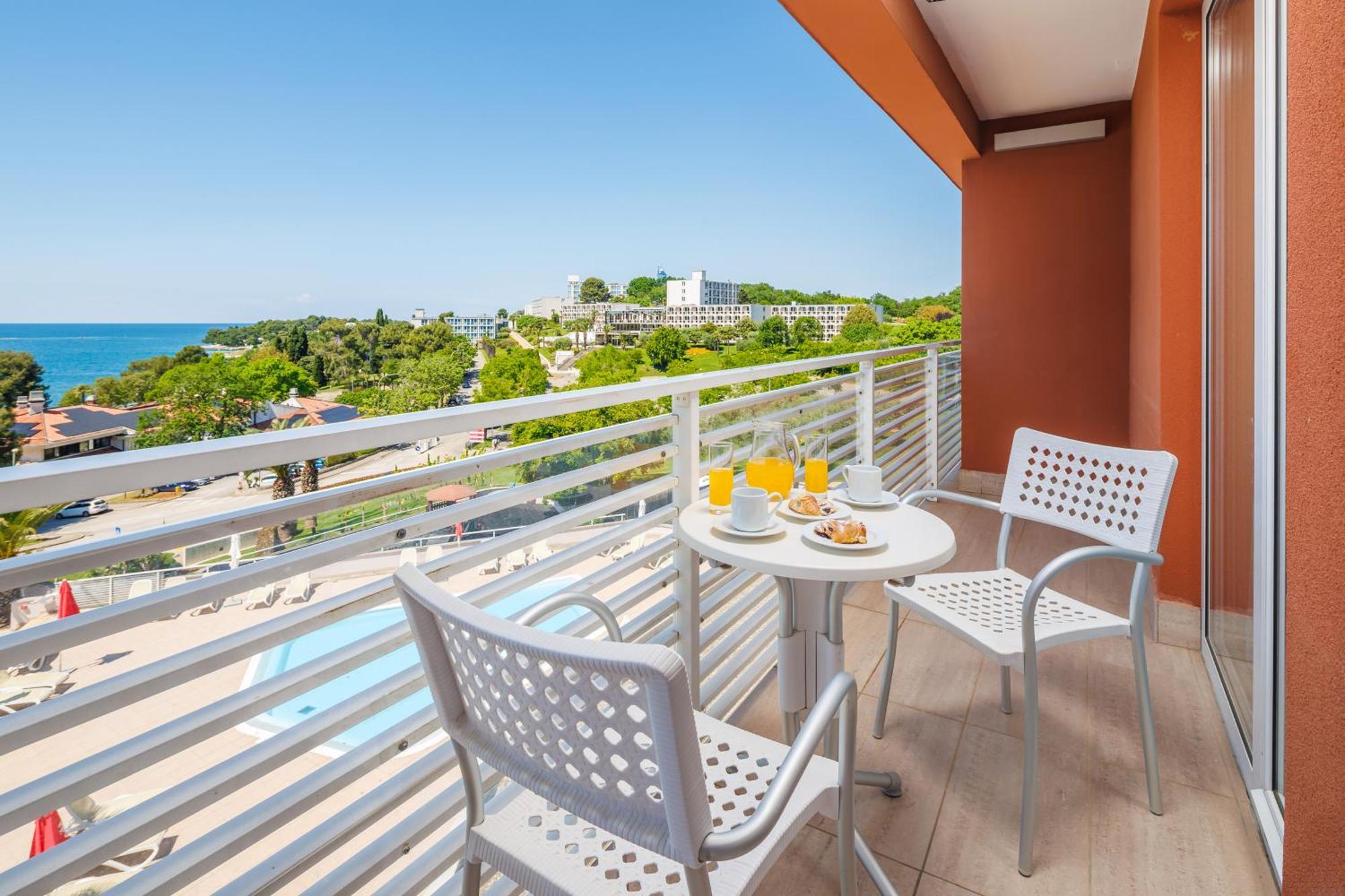 Albatros Plava Laguna Hotel 4*